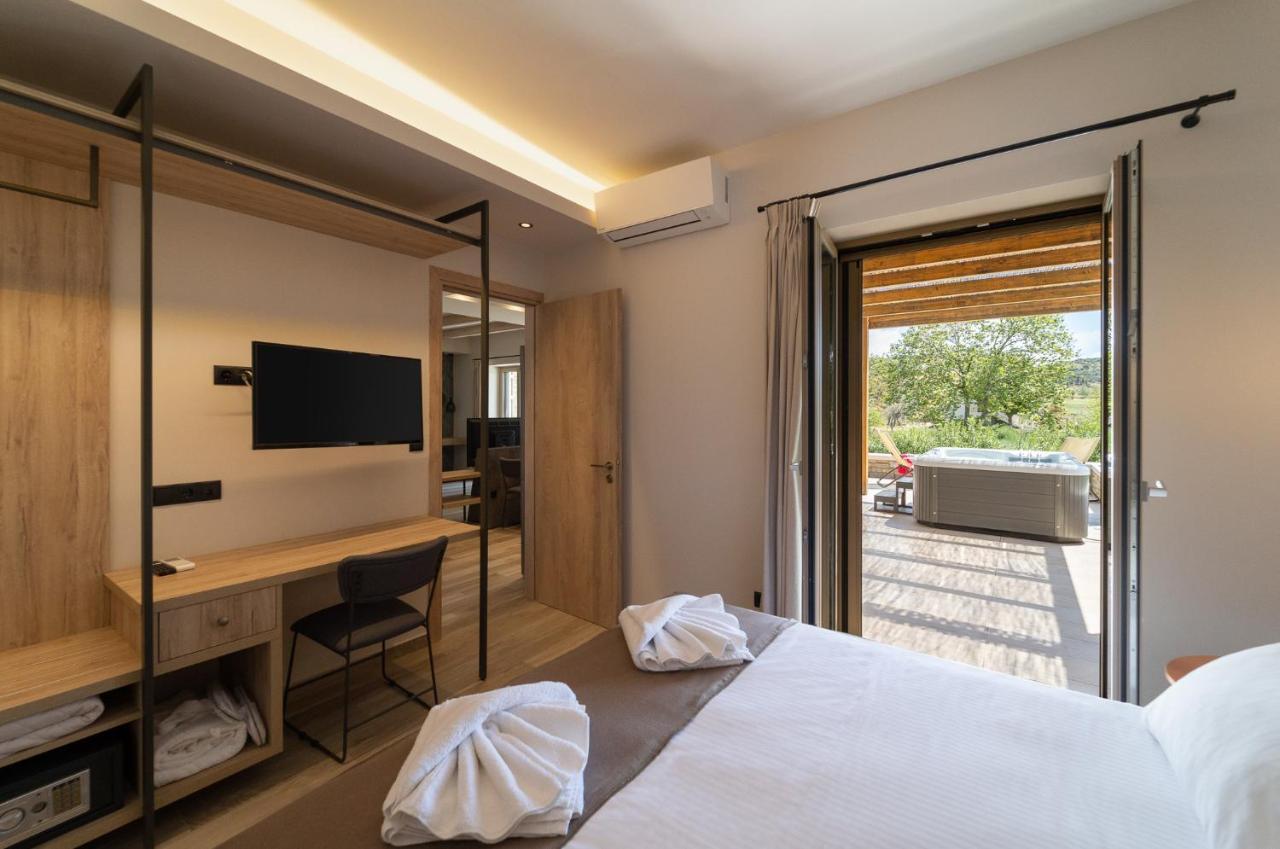 Quinta Essentia Suites Foiníki エクステリア 写真