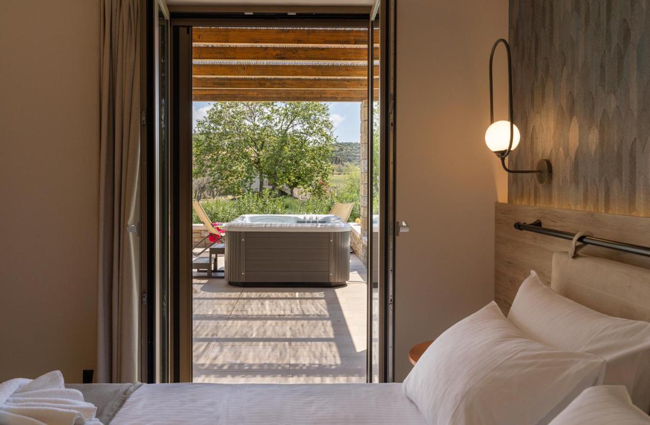 Quinta Essentia Suites Foiníki エクステリア 写真